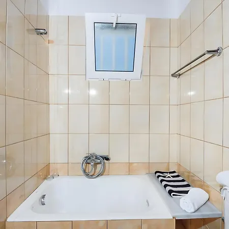Tamar Apartments,