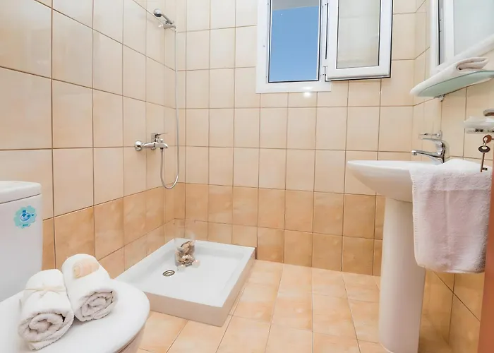Tamar Apartments, בית הארחה אליקאנאס