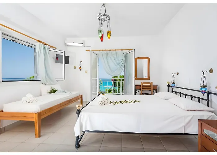 בית הארחה Tamar Apartments, אליקאנאס