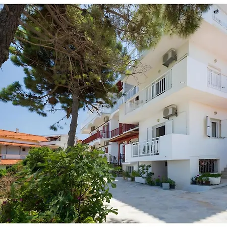 Tamar Apartments, 3*