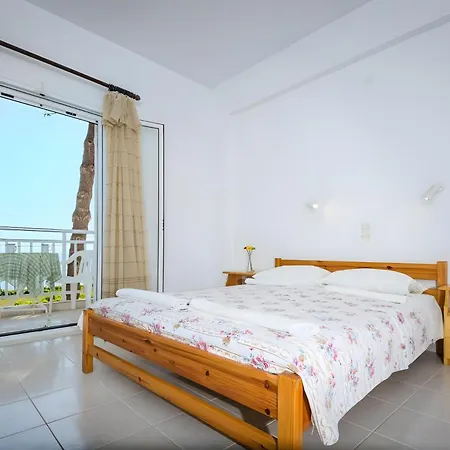Tamar Apartments, 3*