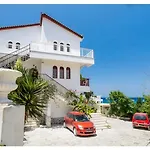 بيت ضيافة Tamar Apartments, اليكاناس