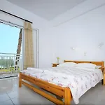 Tamar Apartments, 3*