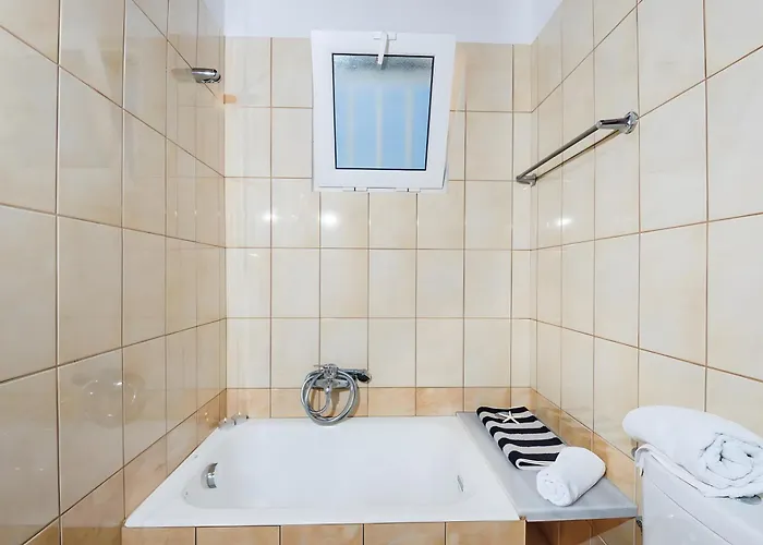 Tamar Apartments,
